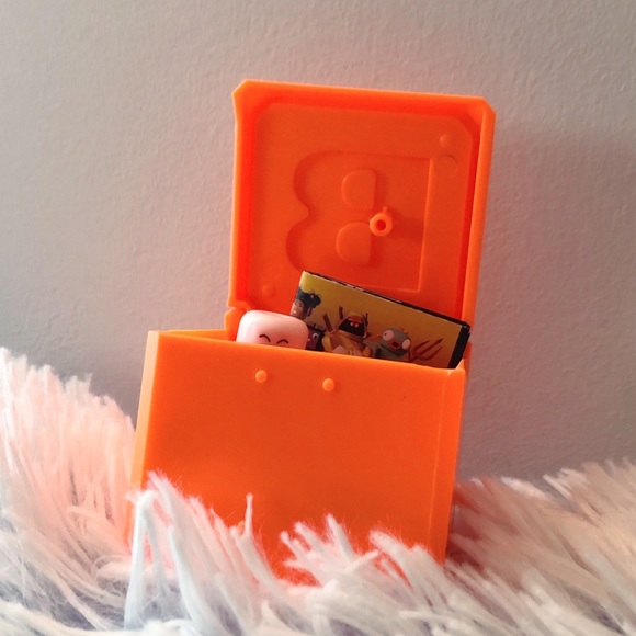 cSapphire Roblox Toy with Super Pink Heart Face Code - Picture 6 of 8